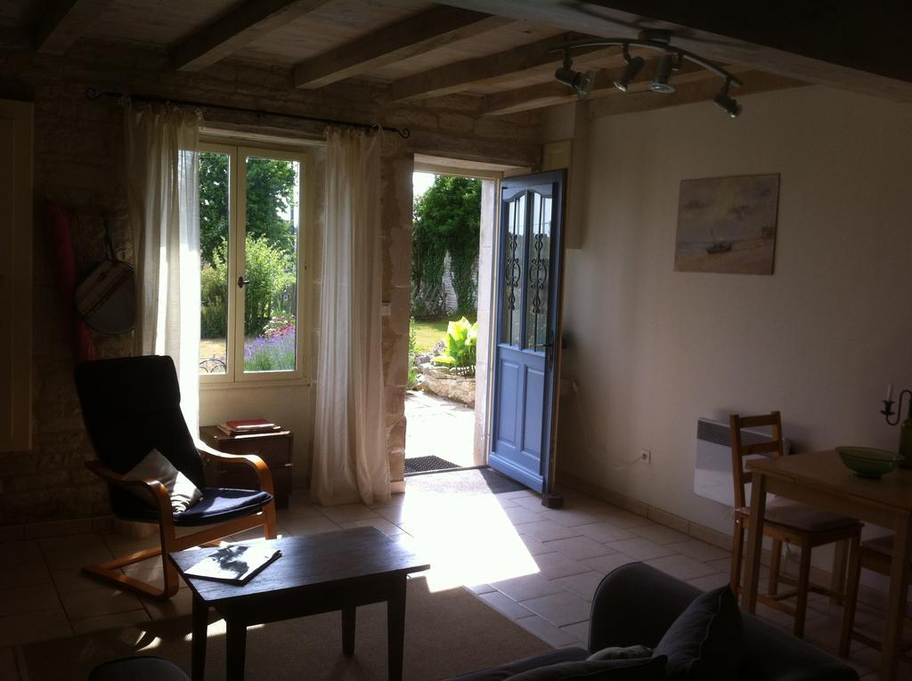La Petite Maison Crezieres Стая снимка